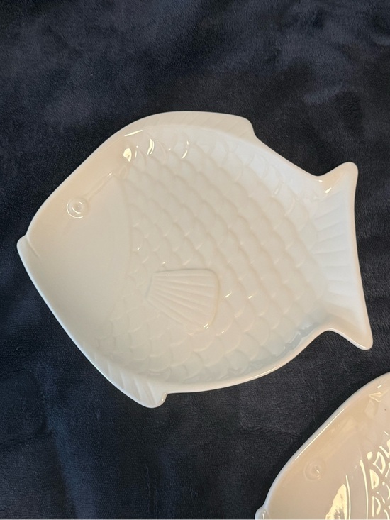 The Cellar Other - 2 - White Fish-Shaped ceramic dinner plates.